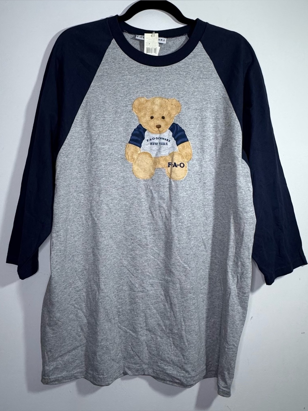 FAO Schwarz Teddy Bear Raglan Graphic Tee NWT Deadstock Adult Large